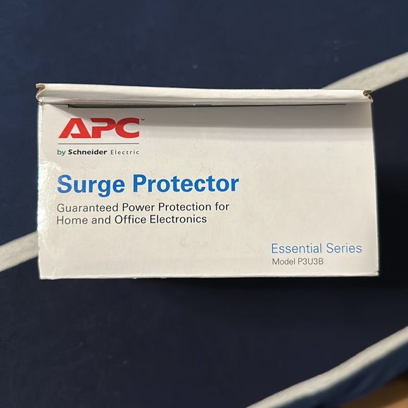 APC Brand New Surge Protector 3 outlets, 3 USB Surge Protected Charging Ports - Picture 4 of 4